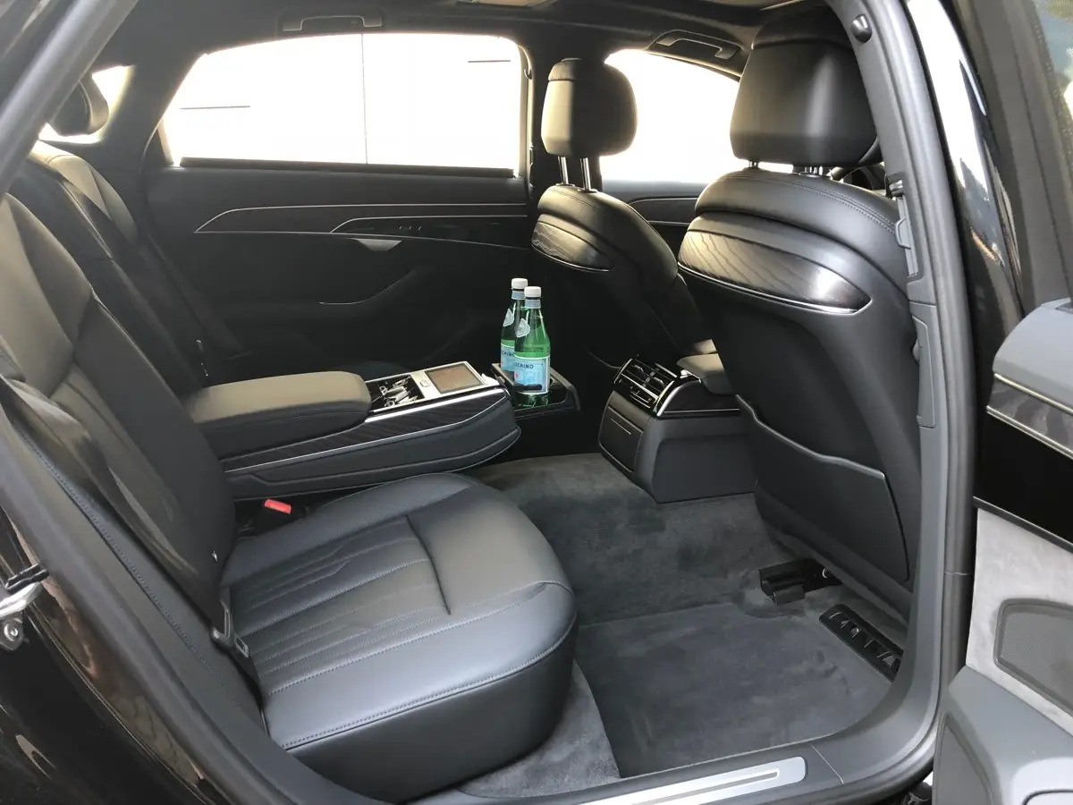 Audi A8L Interieur in unserem Fuhrpark